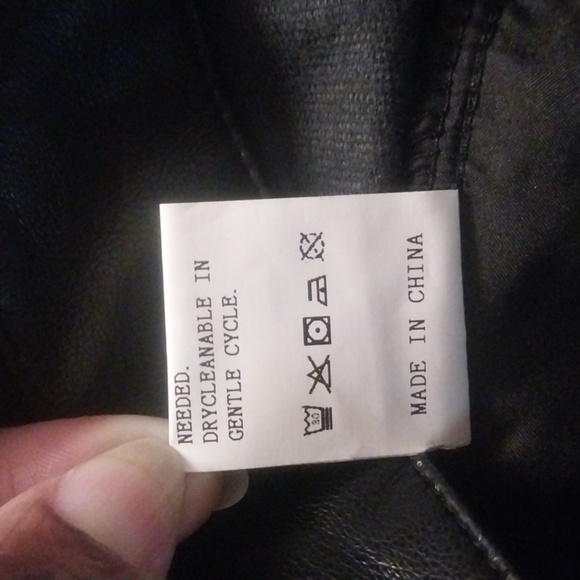 NWT Black Faux Leather Size XL Shorts with Belt - Picture 9 of 9